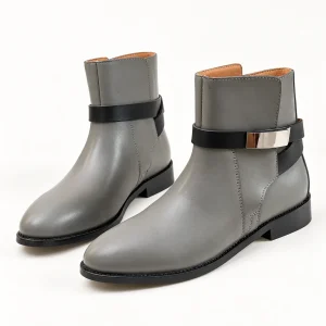 Bottines femme grises à bride noire et petit talon en cuir élégant