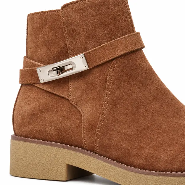 bottines femme marron a bride et semelle basse detail de la bride et de la semelle beige 45074