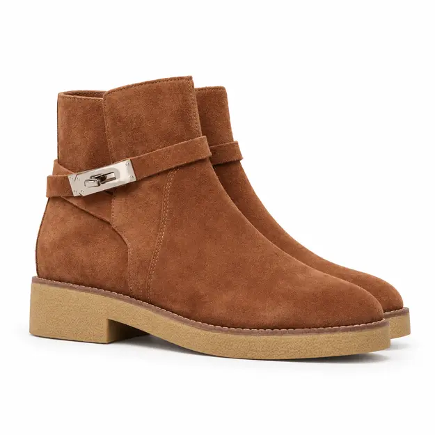 bottines femme marron a bride et semelle basse vue de trois quarts sur fond blanc 45074
