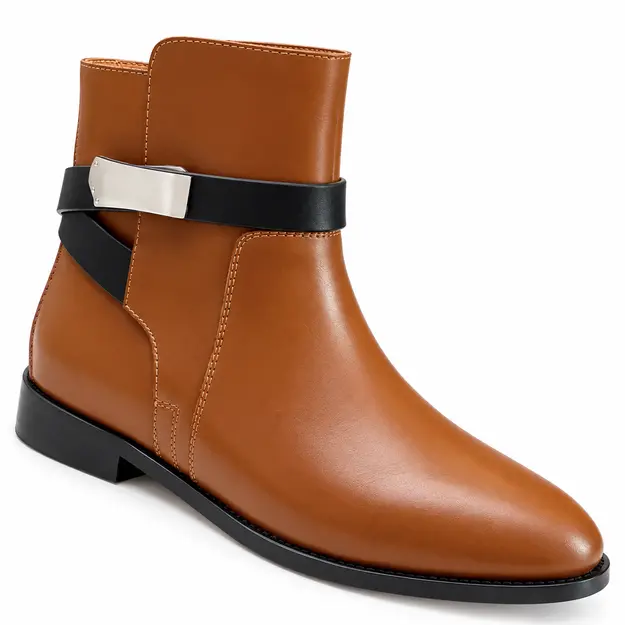 bottines femme marron a bride noire contrastante detail de la bride noire et de sa finition argentee 45048