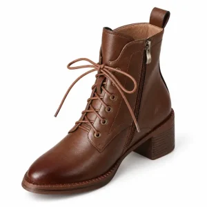 bottines femme marron a lacets et bout effile vue de trois quarts sur fond blanc 44738