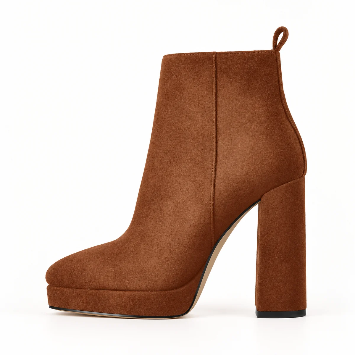 Détail des bottines femme marron en cuir avec talon rond et semelle plateforme