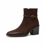 bottines femme marron a talon carre et finition veloutee vue de trois quarts sur fond blanc 45058