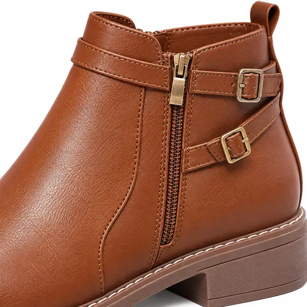 bottines femme marron clair a bride et petit talon detail des brides et des petites boucles 45052