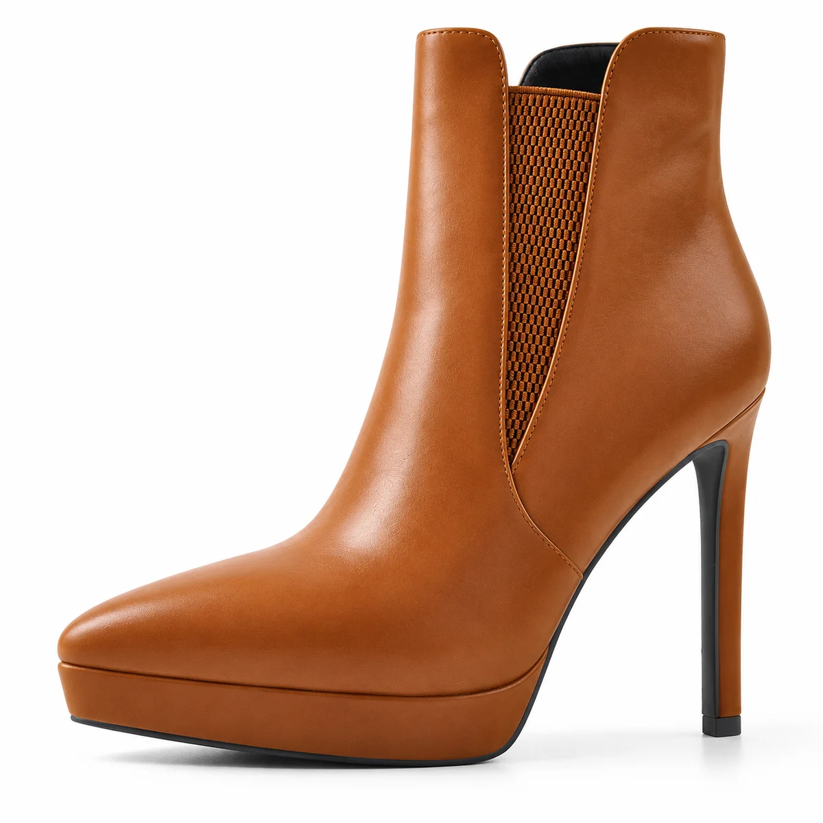 Femme portant des bottines marron clair à talon haut et plateforme chic