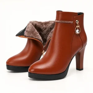 Bottines femme marron fourrées avec bijou et haut talon pour hiver élégance