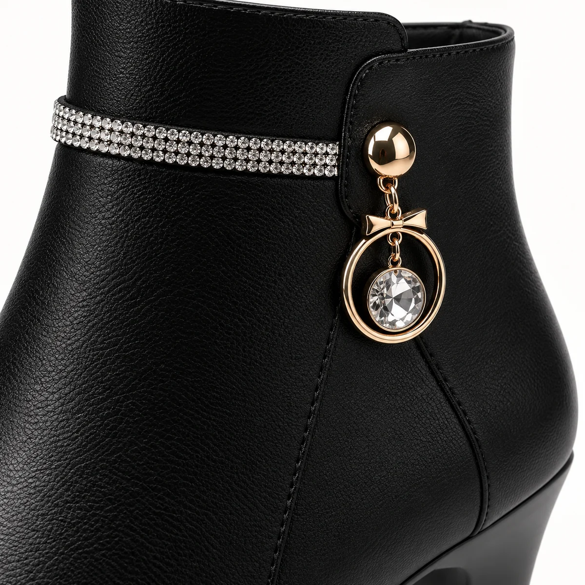 Escarpins femme noirs à bijou brillant et talon haut