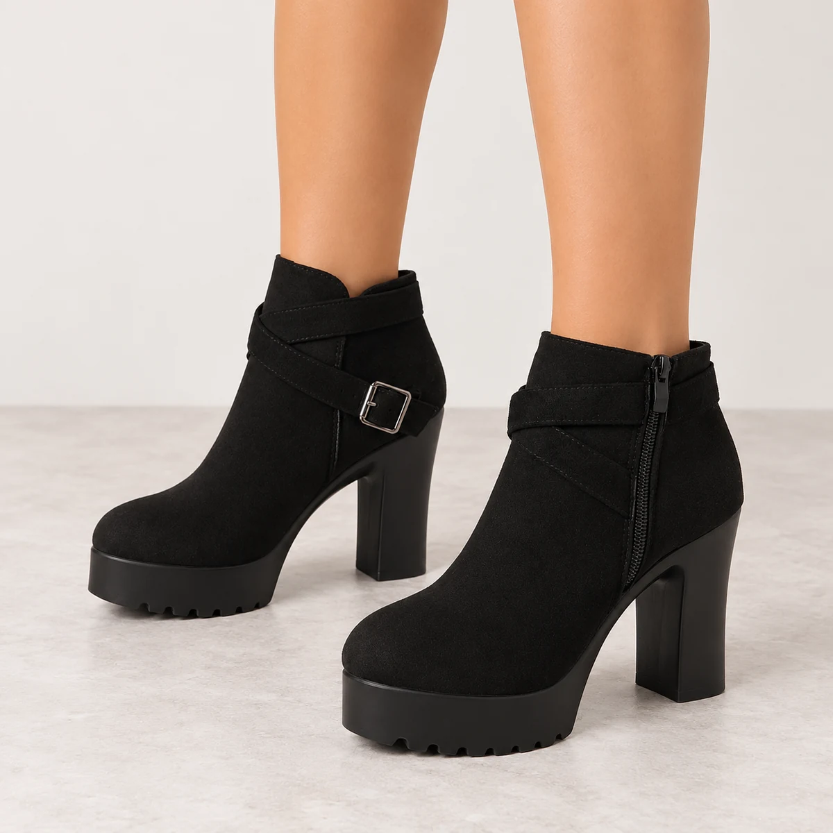 Chaussures femme noires à boucle, plateforme et talon haut pour soirée