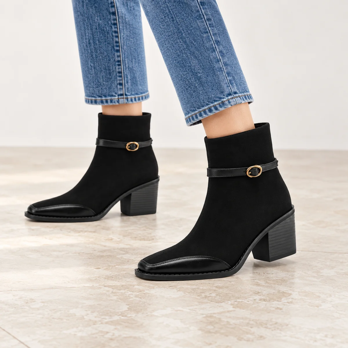 Chaussures femme en cuir noir avec bride délicate