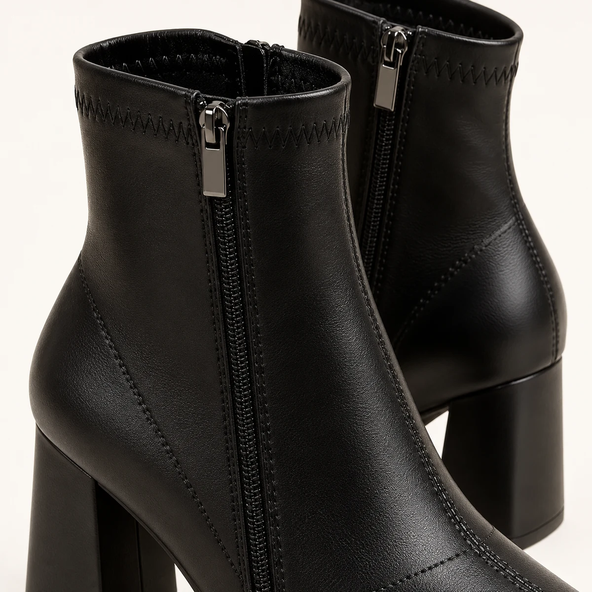 Bottines femme noires à bout pointu et pointe métallisée – Image 4
