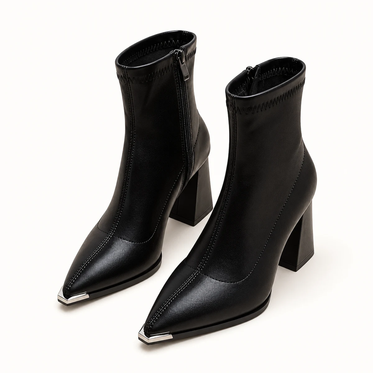 Bottines femme noires à bout pointu et pointe métallisée