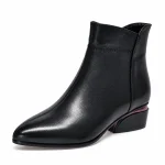Bottines femme noires à bout pointu et talon bas en cuir élégant