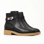 Bottines femme noires à bride métallique et talon bas élégantes