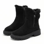 Bottines noires femme avec col fourré et semelle crantée en gros plan