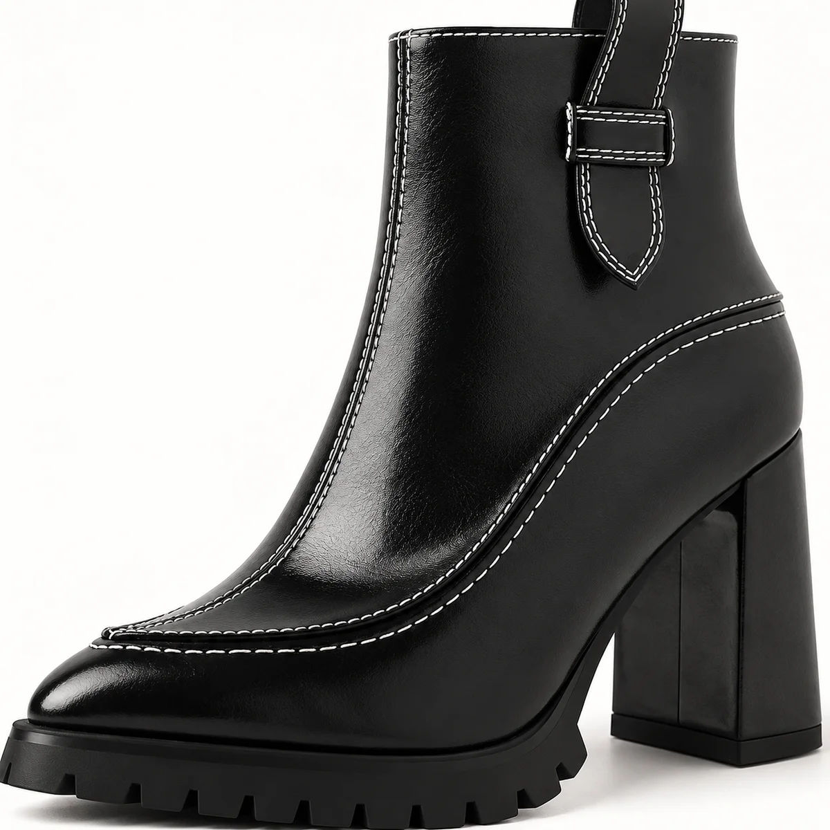 Détail des bottines femme noires avec semelle crantée et talon haut moderne