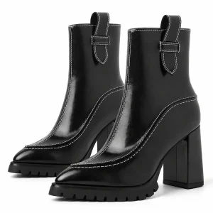 Bottines femme noires à haut talon et semelle crantée en gros plan