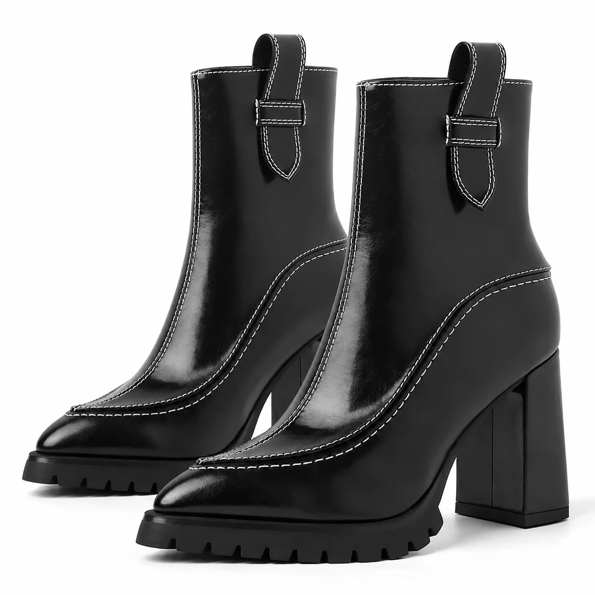 Bottines femme noires à haut talon et semelle crantée en gros plan
