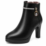 Bottines femmes noires à haut talon avec zip en cuir élégant