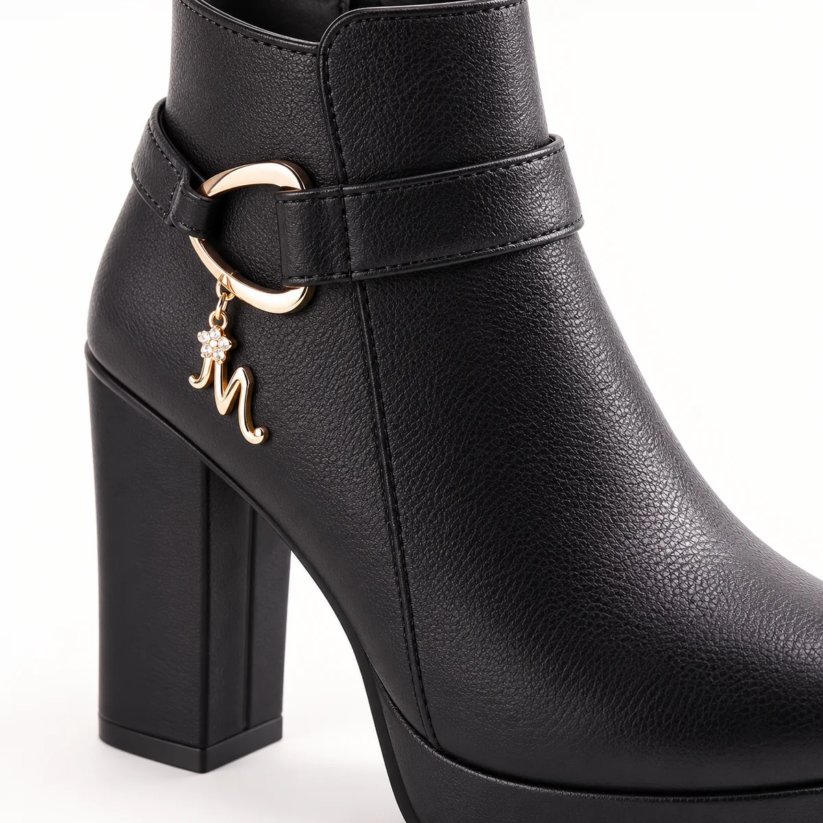 Bottines femme noires à plateforme avec anneau stylé pour été ou hiver
