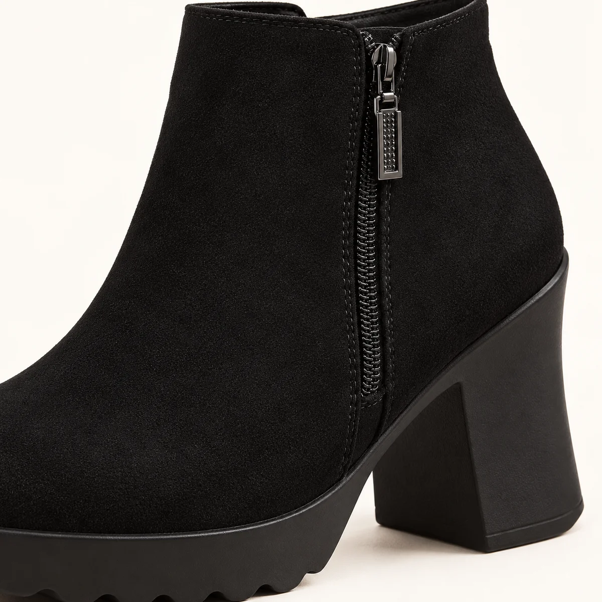 Bottines noires à plateforme confortable pour femme avec talon carré stylé