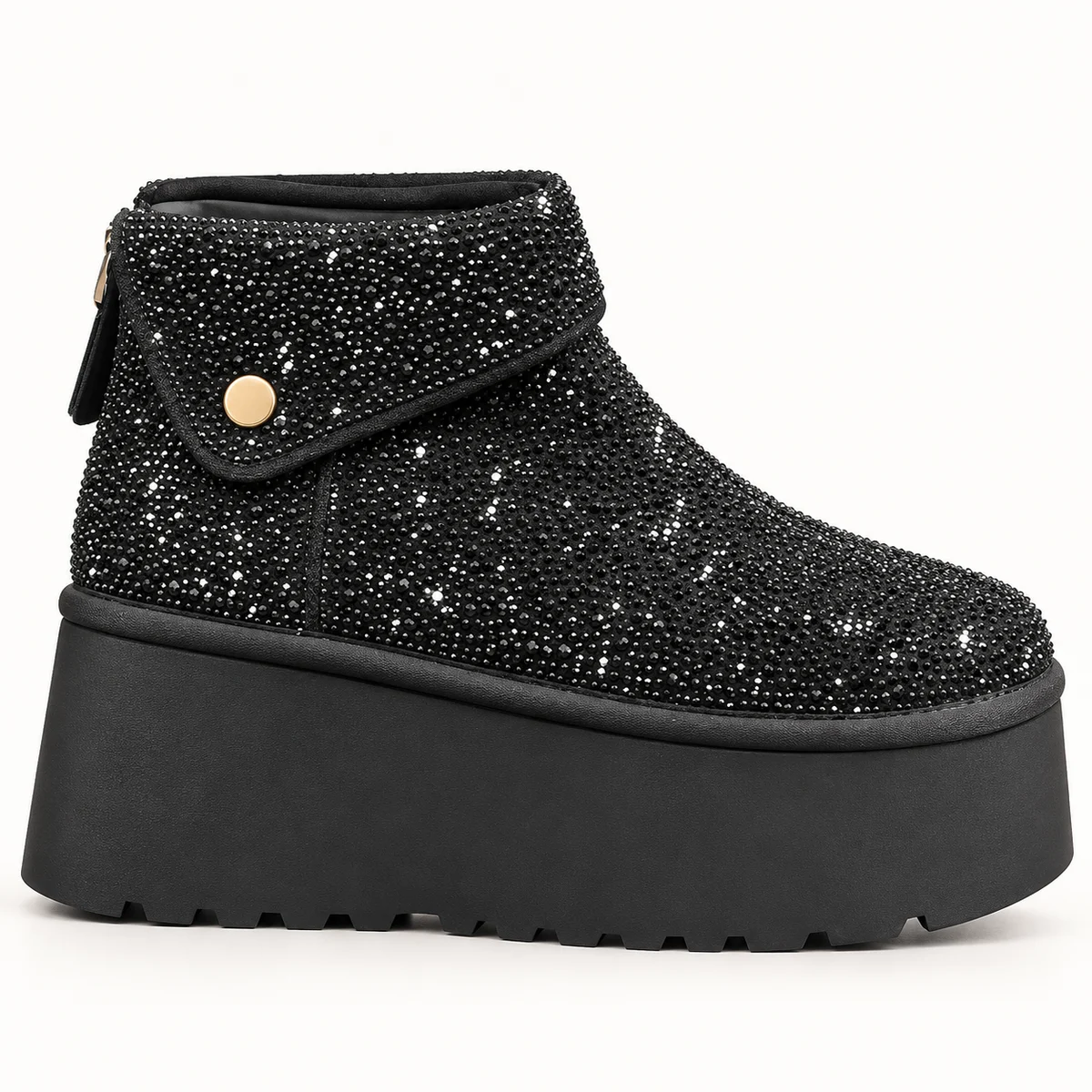 Profil de bottines noires à talon épais avec semelle plateforme et embellissements en strass