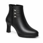 bottines femme noires a talon aiguille 7 cm vue de trois quarts sur fond blanc 45066