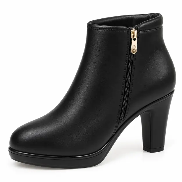 bottines femme noires a talon epais et zip vue de trois quarts sur fond blanc 45082