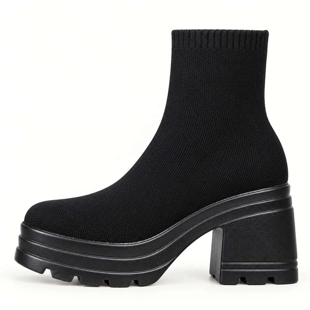 Détail de la semelle crantée des bottines noires pour femme élégantes