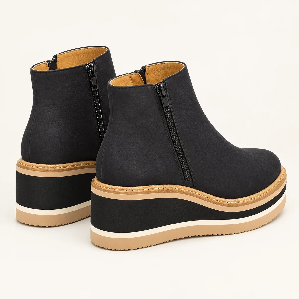 Chaussures femme compensées noires avec semelle rayée décontractée