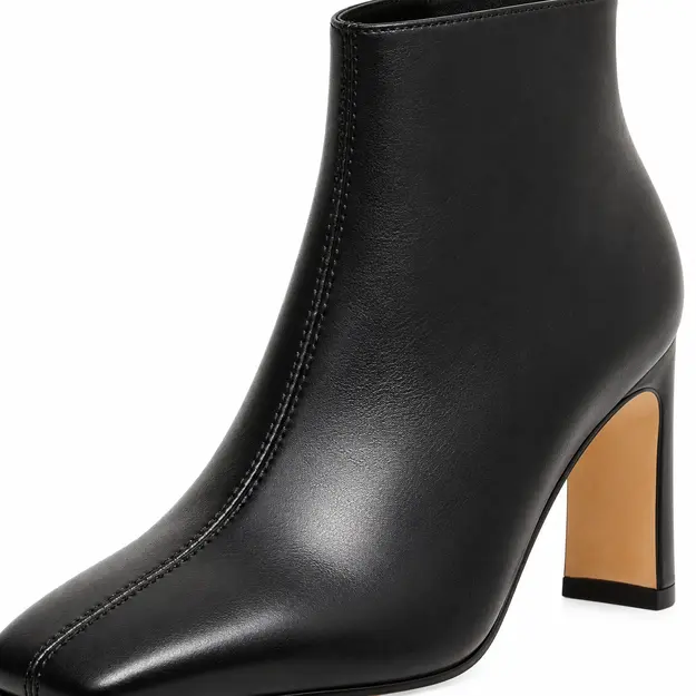 bottines femme noires doublees a talon carre detail du bout et du talon 45055