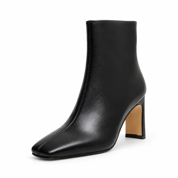 bottines femme noires doublees a talon carre vue de trois quarts sur fond blanc 45055