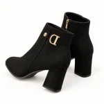 Bottines femme noires en suédine avec boucle dorée élégantes