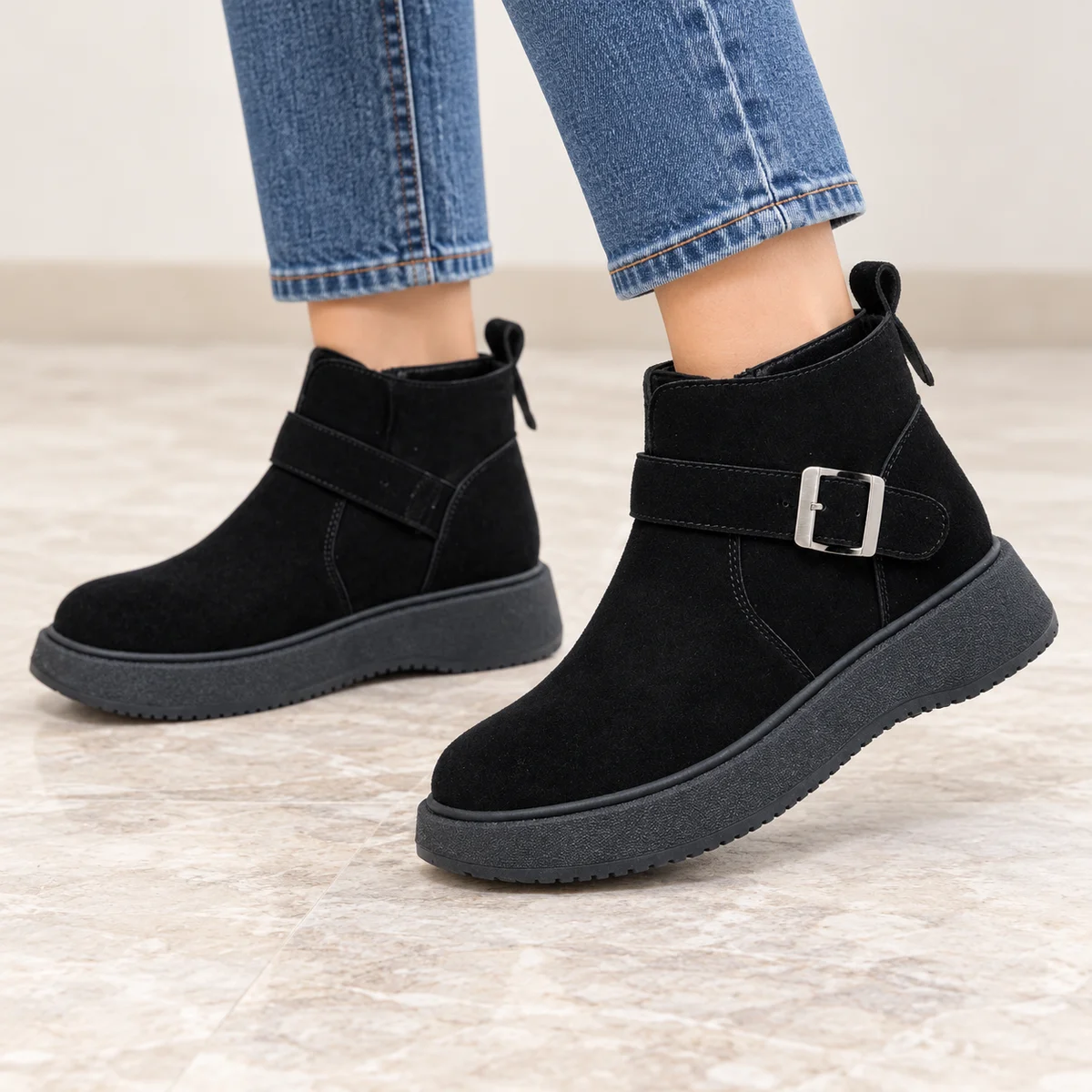 Chaussures femme noires à boucle et semelle épaisse pour froid
