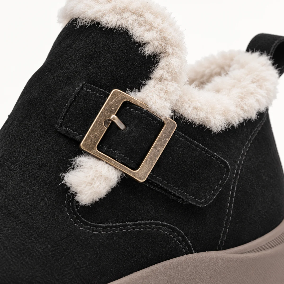 Chaussures femme bottines noires fourrées à boucle et semelle taupe confortables