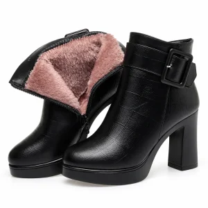 Bottines femme noires fourrées à boucle avec talon carré et décoration élégante