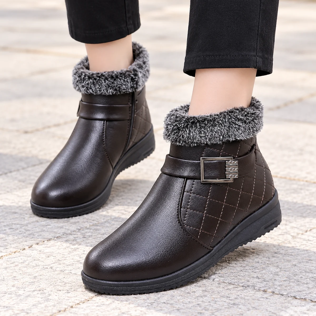Détails des bottines noires pour femme à boucle et fermeture éclair chaude