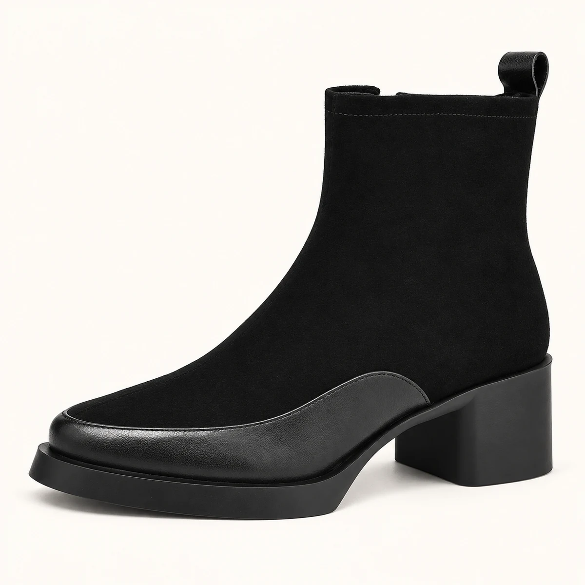 Bottines femme noires fourrées à empiècement lisse et talon carré — vue latérale