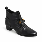 Bottines femme noires fourrées à lacets avec bout effilé en détail