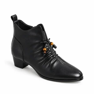 Bottines femme noires fourrées à lacets avec bout effilé en détail