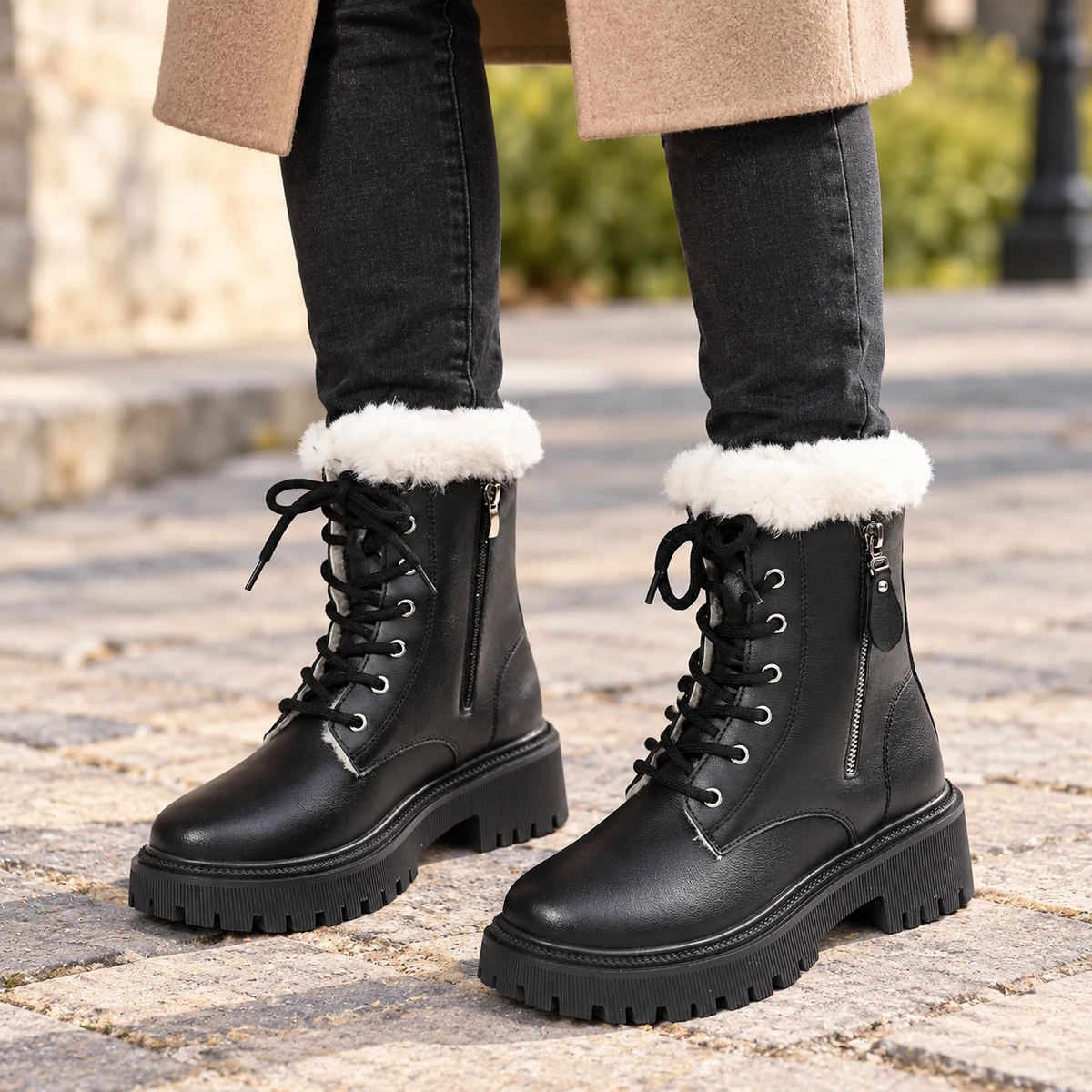 Chaussures d hiver femme noires fourrées à lacets et col blanc confortables