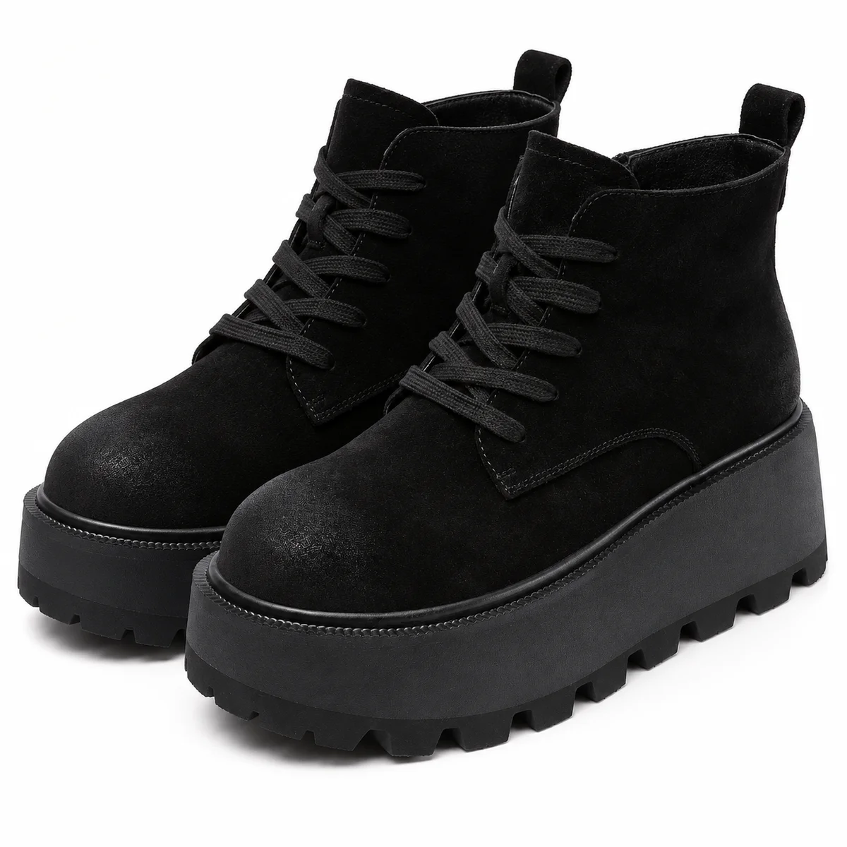 Bottines noires femmes fourrées avec lacets et plateforme crantée élégantes