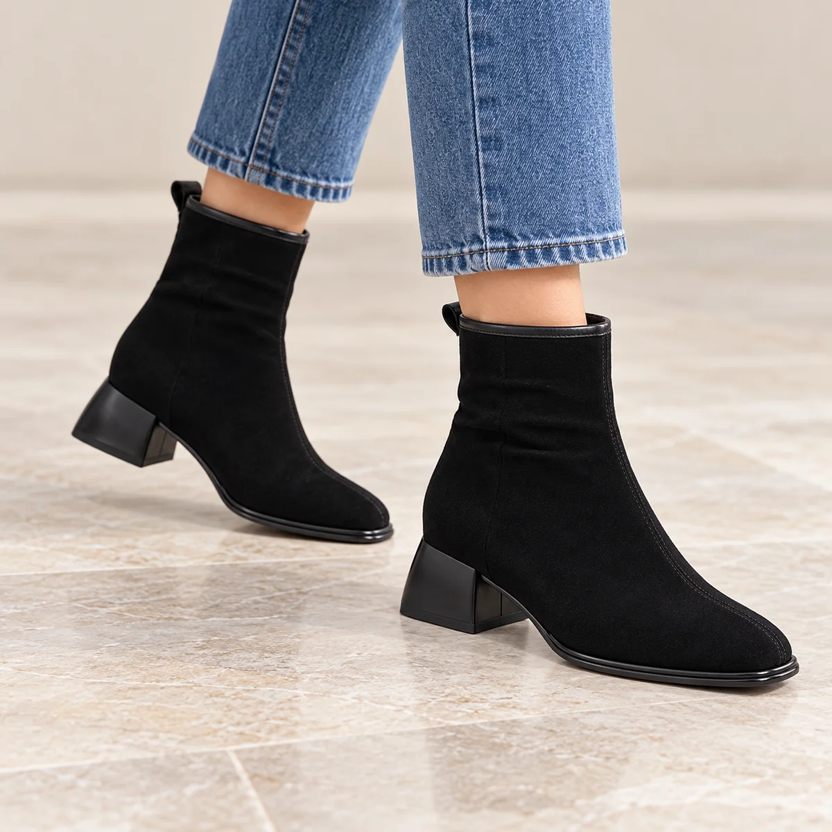 Chaussures femmes noires fourrées avec talon carré confortables