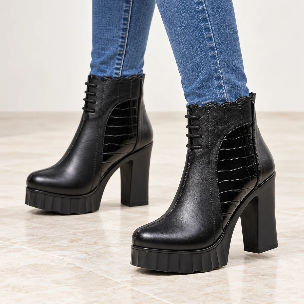 Chaussures feminines noires avec semelle crantée et doublure chaleureuse