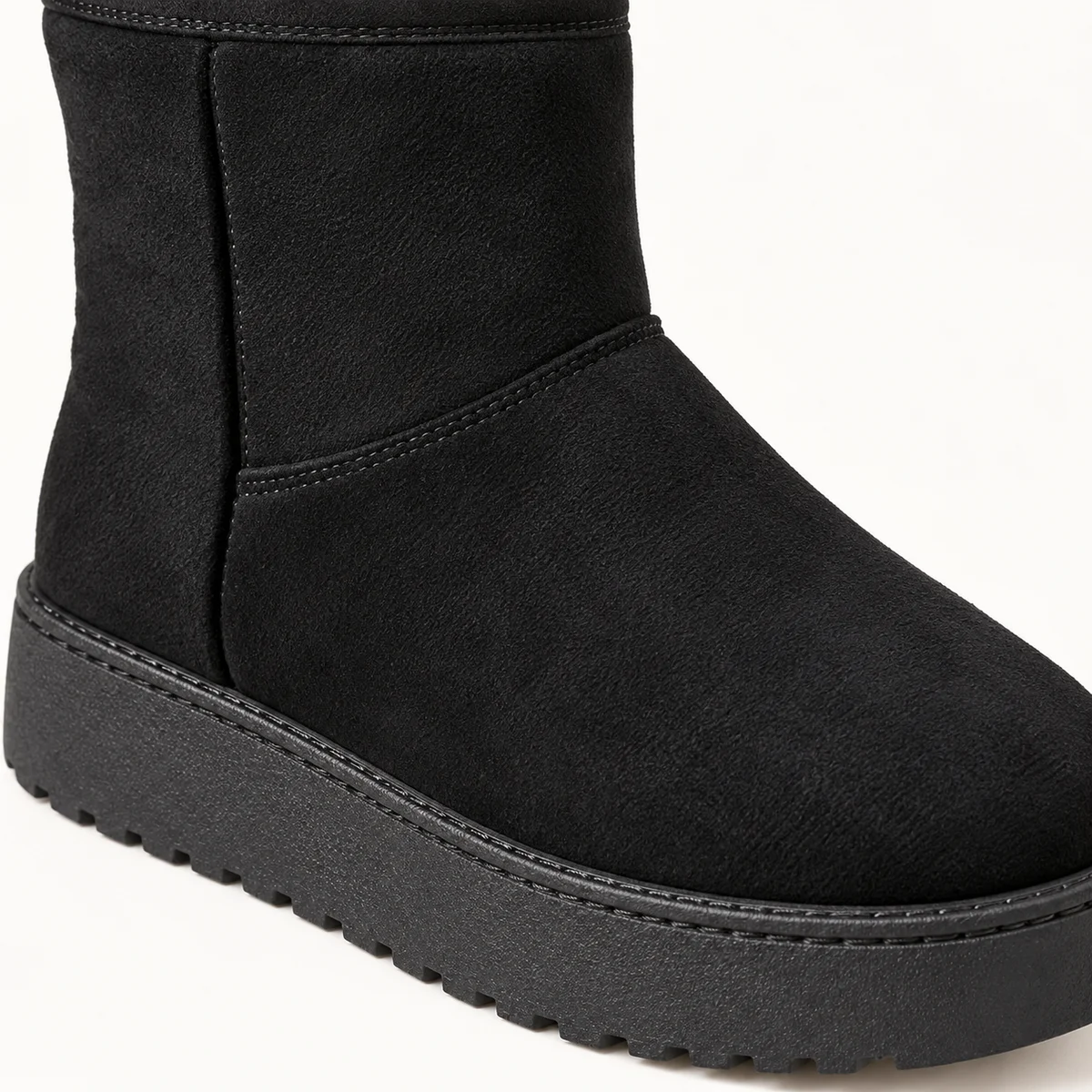 Bottines d'hiver noires à revers bouclé pour femmes modernes