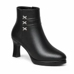 bottines femme noires fourrees a talon aiguille 7 cm vue de trois quarts sur fond blanc 45065