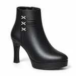 bottines femme noires fourrees a talon aiguille 9 cm vue de trois quarts sur fond blanc 45067