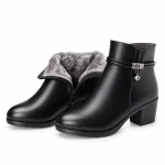 Bottines femme noires fourrées à talon avec bride fine en cuir
