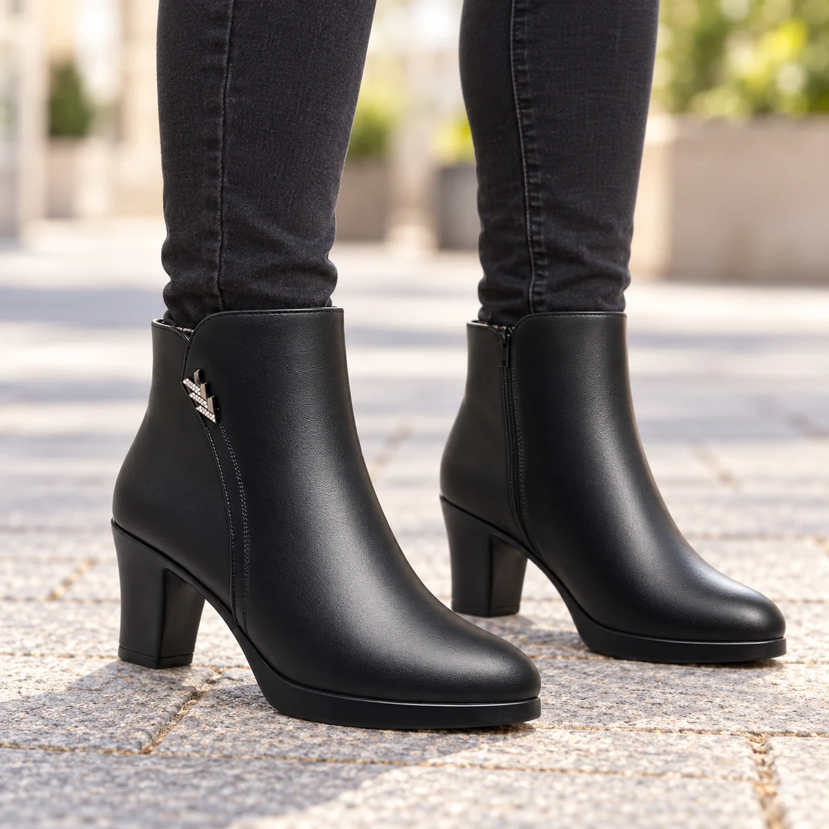 Chaussures pour femme noires à talon carré et zip latéral