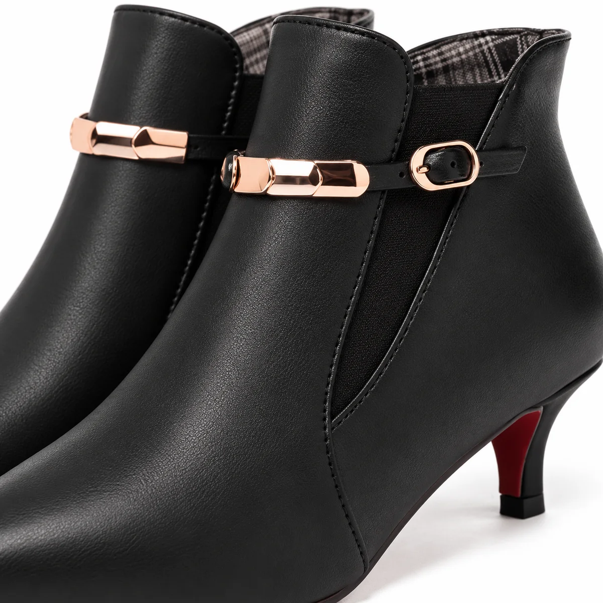 Chaussures femme élégantes noires à petit talon fin pour toutes occasions