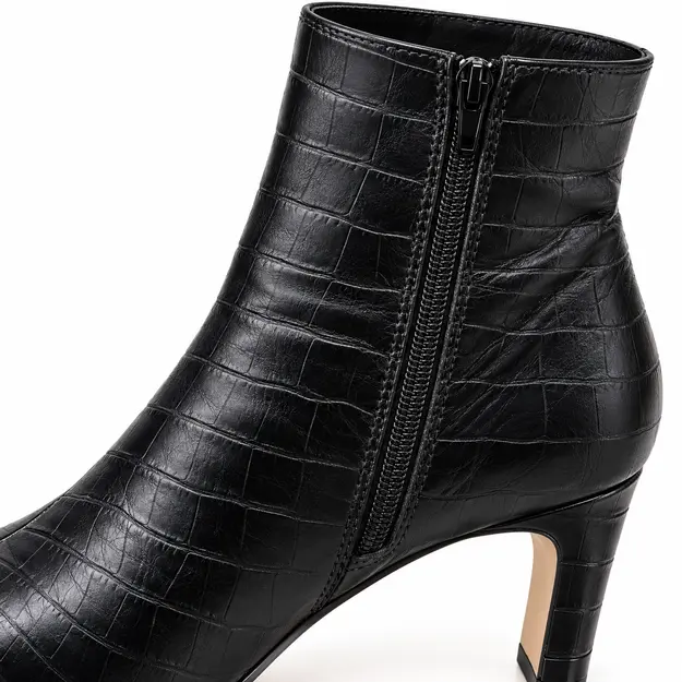 bottines femme noires texturees a talon fin detail de la matiere texturee et du talon fin 45056